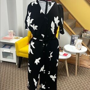 Worthington Médium Black and White Floral Jumpsuit